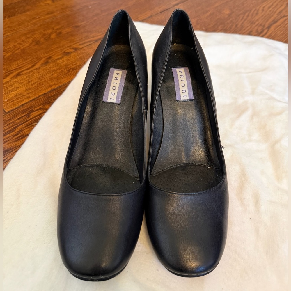 Women's Black Leather Round-Toe small block heel